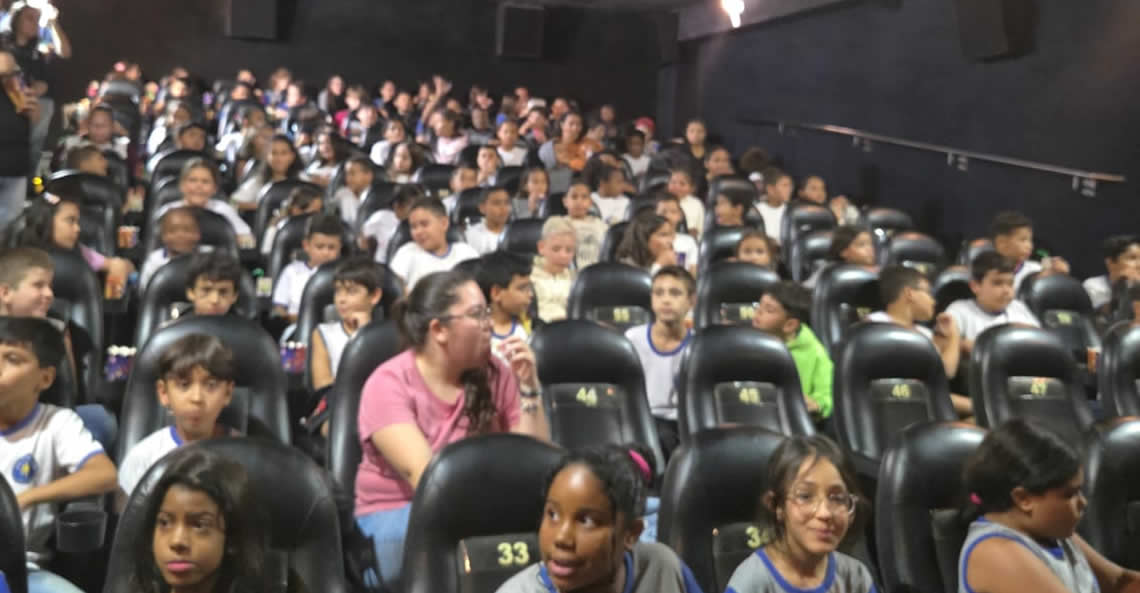 Semana da Infância leva 350 Crianças ao Cinema em Bebedouro